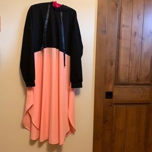 Colorblock dress with hood & drawstrings, EUC, 3x